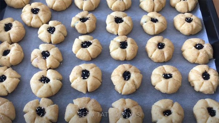 Mayasız Bayatladıkça Lezzetlenen Poğaça Tarifi