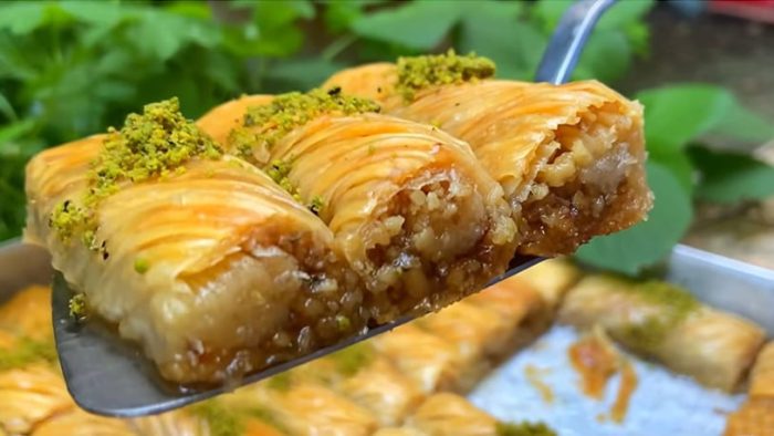 Tazeliğini Günlerce Koruyan Bayramlık Baklava Tarifi